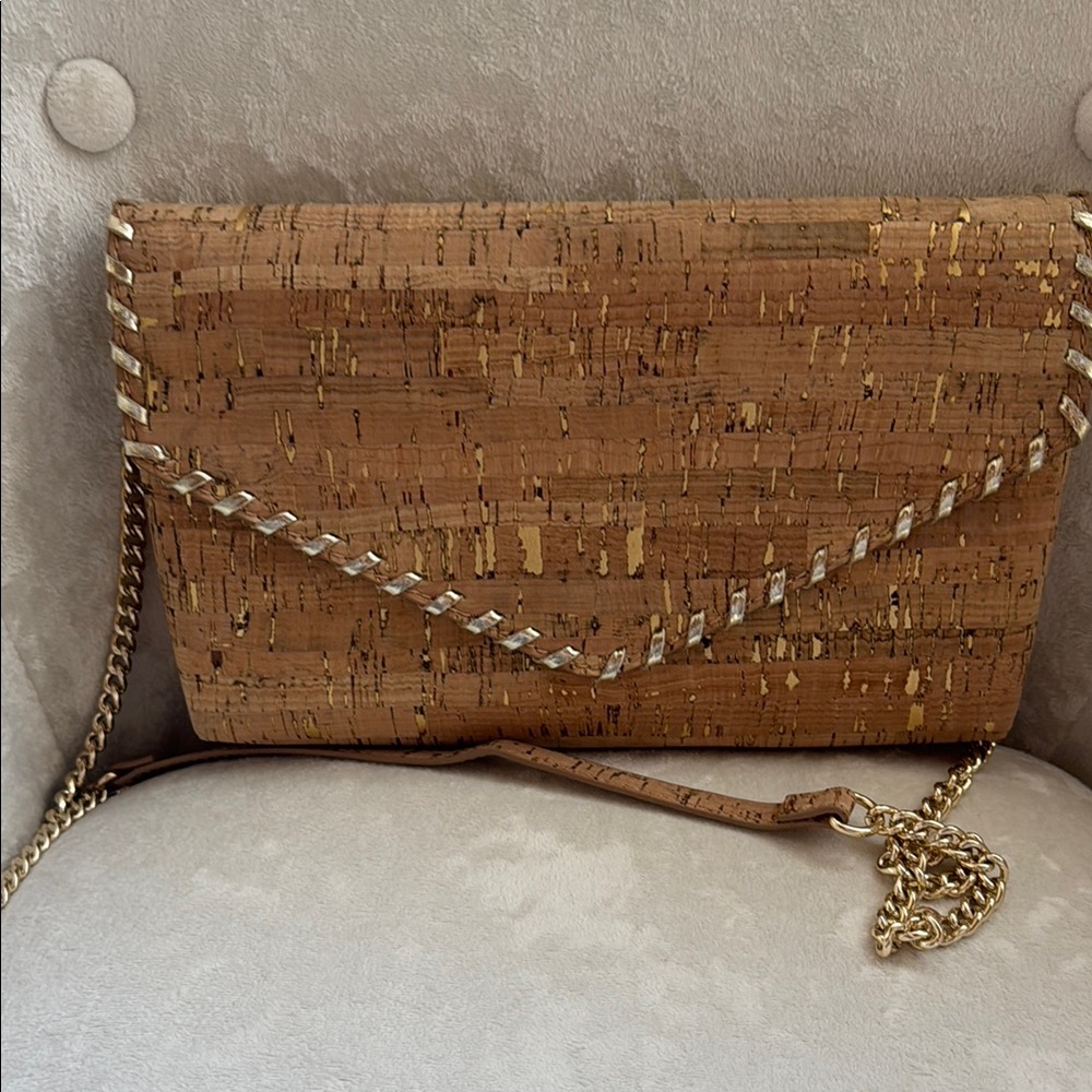 New Lilly Pulitzer Tan cork Clutch with Gold Chain